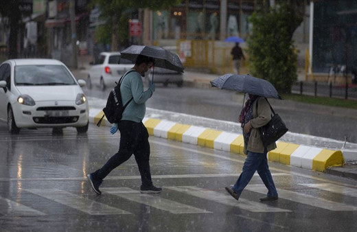 Sarı ve turuncu kodlu kuvvetli sağanak ve kar yağışı uyarısı! Sıcaklık 12 derece düşüyor