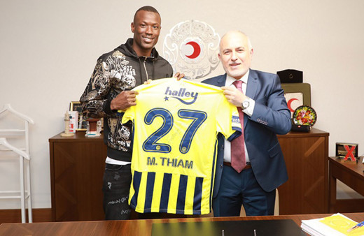 Fenerbahçeli Mame Thiam’dan Kızılay’a iş birliği ziyareti
