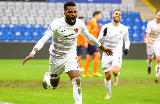 Fenerbahçe Boupendza için masaya oturuyor