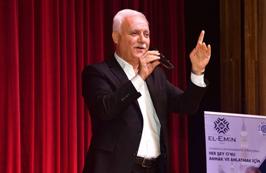 Prof. Dr. Nihat Hatipoğlu rektör olduğu üniversitede 4 fakültenin de dekanlığını yapıyor