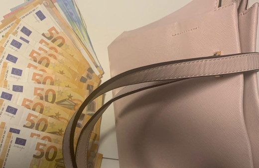 Almanya'da 23 bin 400 euroyu sütyenine gizleyen Türk yolcu şaşırttı