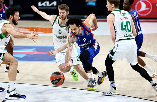 Anadolu Efes, Zalgiris Kaunas'ı farklı geçti