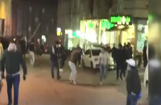 Esenyurt'ta yabancı uyruklu 2 grup arasında döner bıçaklı kavga sokak savaş alanına döndü