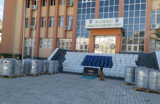 PKK'ya büyük darbe indirildi Hakkari Valisi açıkladı tam 7 ton 420 litre...