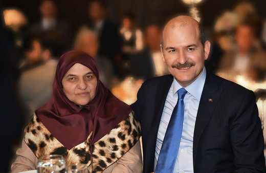 İçişleri Bakanı Süleyman Soylu'nun annesi Servet Soylu son yolculuğuna uğurlanıyor!