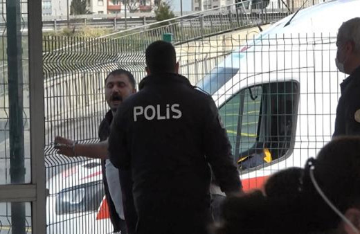 Beylikdüzü'nde hareketli saatler! HES kodu olmadığı için metrobüse alınmayan saldırganlar dehşet saçtı