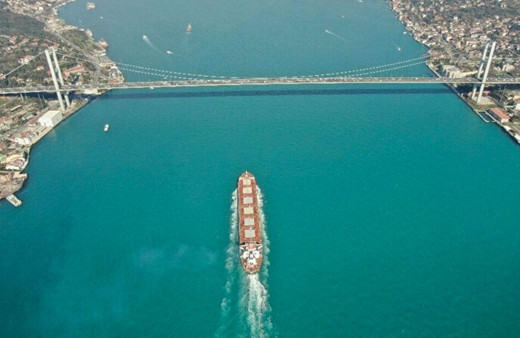 İstanbul Boğazı'nda muhteşem görüntü! Kartpostallık manzara kendine hayran bıraktı