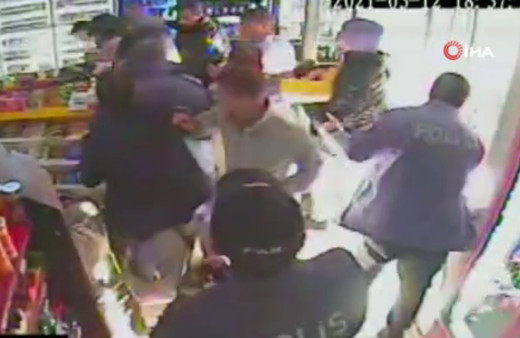 Isparta'da markette yumruklar havada uçuştu ortalık karıştı! Sebebi ise...