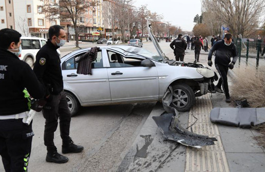 Ankara'da feci kaza! Araç kontrolden çıkıp yayaları ezdi: Yaralılar var