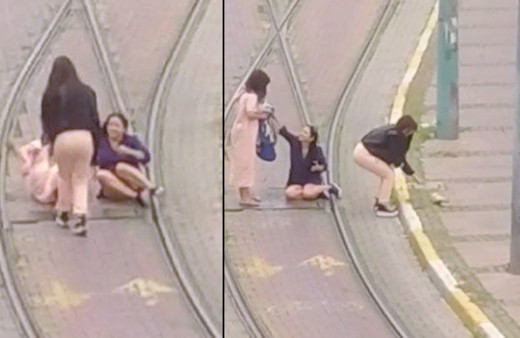 Antalya'da kadın turistlerin tramvay yolunda yaptıkları pes dedirtti! Raylara uzanıp...