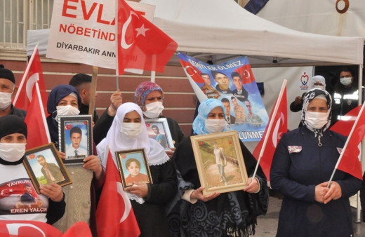 Diyarbakır'a gelen Ali Babacan evlat nöbetindeki aileleri ziyaret etmedi