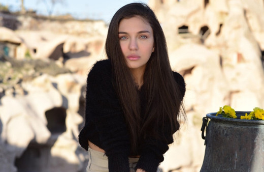 FOX TV Zümrüdüanka'nın yıldızı Ceren Yılmaz bakın kiminle aşk yaşıyor