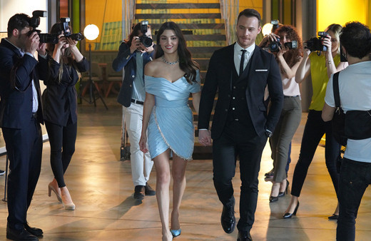 Hande Erçel ve Kerem Bürsin'in dizisi Sen Çal Kapımı için FOX TV'den flaş karar!