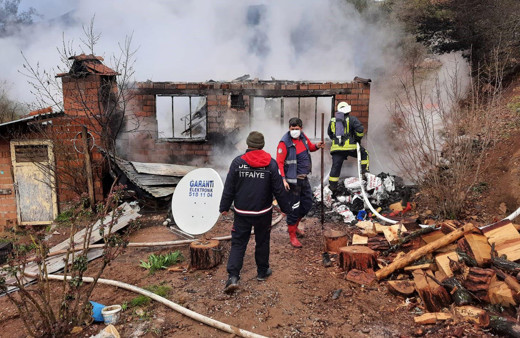 Denizli'de kaçak kullandığı elektriğin kesilmesine sinirlenip evini yaktı