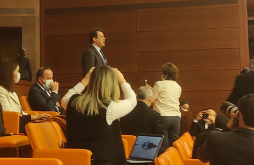 AK Partili eski vekil Abdurrahim Aksoy'dan Meclis'te Gergerlioğlu protestosu