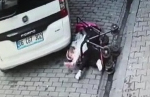 İstanbul Bağcılar'da bebek ezilmekten son anda kurtuldu