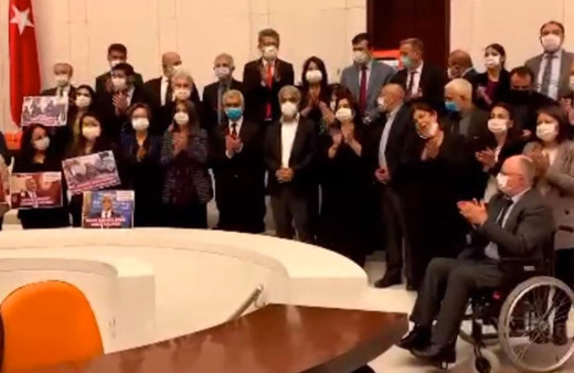 Abdulkadir Selvi'den parti kapatma yorumu: Bu sekizinci oluyor. Tam bir kısırdöngü