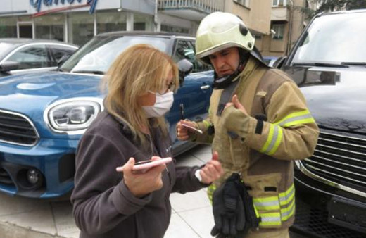 Kadıköy'de kazada lüks cip yan yattı kadın sürücü şoka girdi