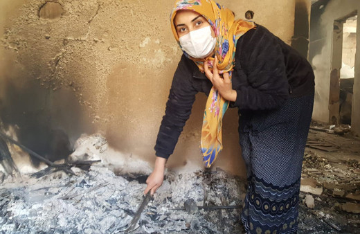 Artvin'de yanan Dereiçi köyü enkazında altın arıyor! Facianın izleri siliniyor