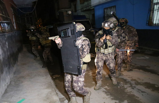 Adana'da PKK/KCK'ya yönelik operasyon! 15 şüpheli gözaltına alındı