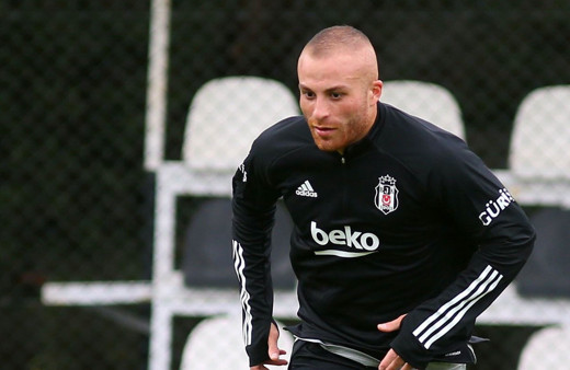 Beşiktaş'ta hayal kırıklığı yaratan Gökhan Töre, Samsunspor ile anlaştı
