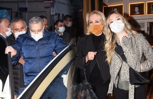 Mehmet Ali Erbil aylar sonra eski eşi Nergis Kumbasar ve kızı Yasmin'le dışarı çıktı