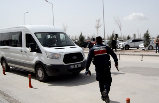 Aksaray'da 1 çocuk annesi kadın, tartıştığı eşini göğsünden bıçakladı