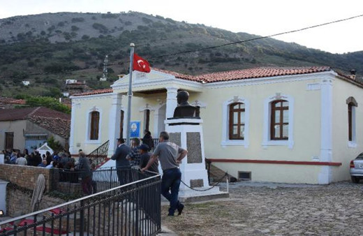 Öğretmen ve öğrenciler pozitif çıktı! Gökçeada'da 5 okulda yüz yüze eğitime ara verildi