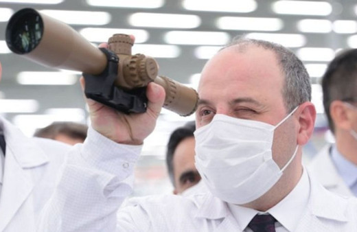 Bakan Varank'tan HAVELSAN'a ziyaret! Keskin nişancı simülatörünü denedi