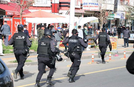 Diyarbakır'da nevruz kutlamasında gözaltına alındılar! 81 kişiden 68'i serbest