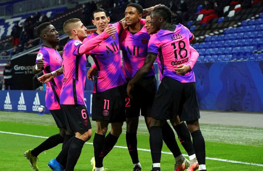 Lyon'u 4 golle geçen PSG liderliğini ilan etti
