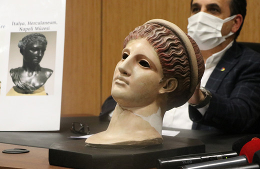 Bolu Müzesi'ndeki 2 bin yıllık boyalı kadın başı heykelinin Artemis olduğu anlaşıldı