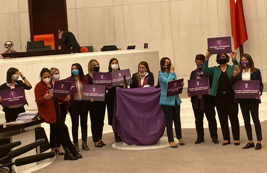 CHP'li vekilin Meclis'teki protestosuna uyarı cezası