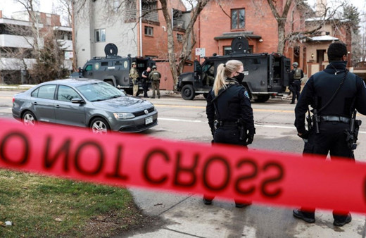 ABD'nin Colorado eyaletinde silahlı saldırı: Biri polis 10 kişi hayatını kaybetti