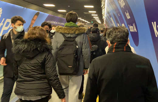 İstanbul Yenikapı metrosunda korkutan kalabalık