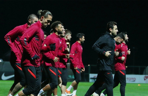 A Milli Futbol Takımı'nda iki futbolcu aday kadrodan çıkartıldı