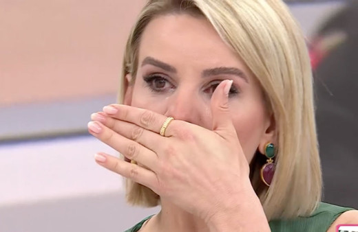 Esra Erol neden ağladı? Ünlü sunucu Keziban'a dayanamadı