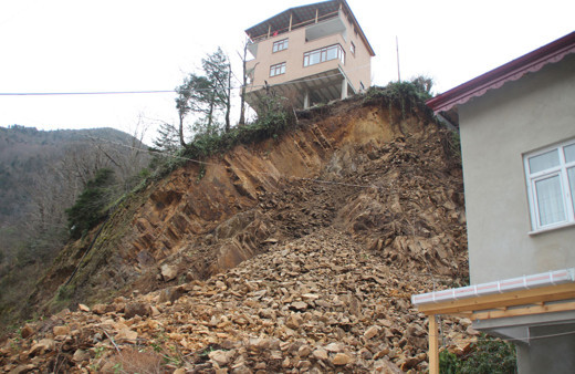 Rize'de korkutan görüntü 3 yıllık emekleri yok olmak üzere