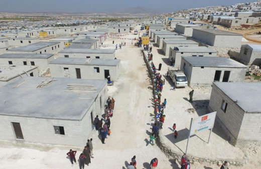 Eski Başbakan Binali Yıldırım’dan Suriyeli mültecilere İdlib'te 50 ev desteği