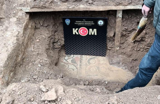 İzmir'de toprağın altına gömülü halde ele geçirildi! Binlerce yıllık