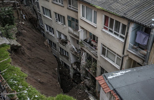 Bursa'da meydana gelen heyelan nedeniyle 7 bina boşaltıldı