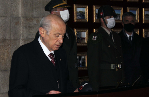 MHP lideri Devlet Bahçeli, yeni MYK ve MDK üyeleriyle Anıtkabir'i ziyaret etti