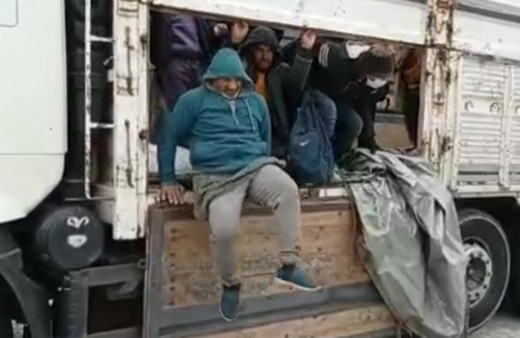Van'da bir kamyonun kasasında 112 sığınmacı yakalandı