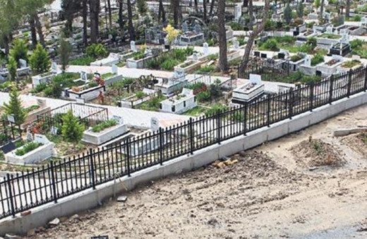 Yönleri değişince fark ettiler! Aydın'da mezarlığa gelenler şaştı kaldı