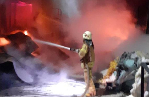 Silivri'de plastik fabrikasında yangın