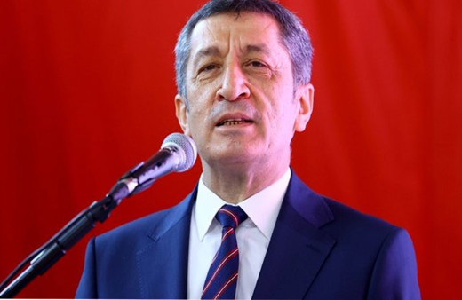 Ziya Selçuk'un sosyal medya paylaşımında yeni imajı dikkat çekti