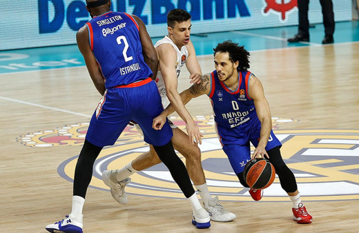 Anadolu Efes, Real Madrid'e fark attı play-off'lara kaldı