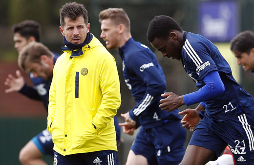 Fenerbahçe'de Emre Belözoğlu'nun yardımcısı Erdinç Sözer oldu