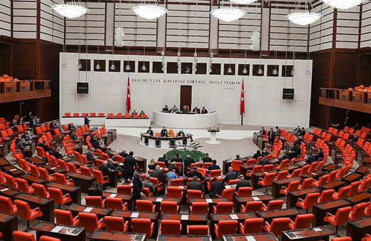 CHP'li Adıgüzel AK Parti kongresinden sonra koronavirüse yakalananların listesini paylaştı