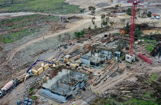 İzmir'de TOKİ tarafından depremzedeler için yapılan konutlar yükselmeye başladı